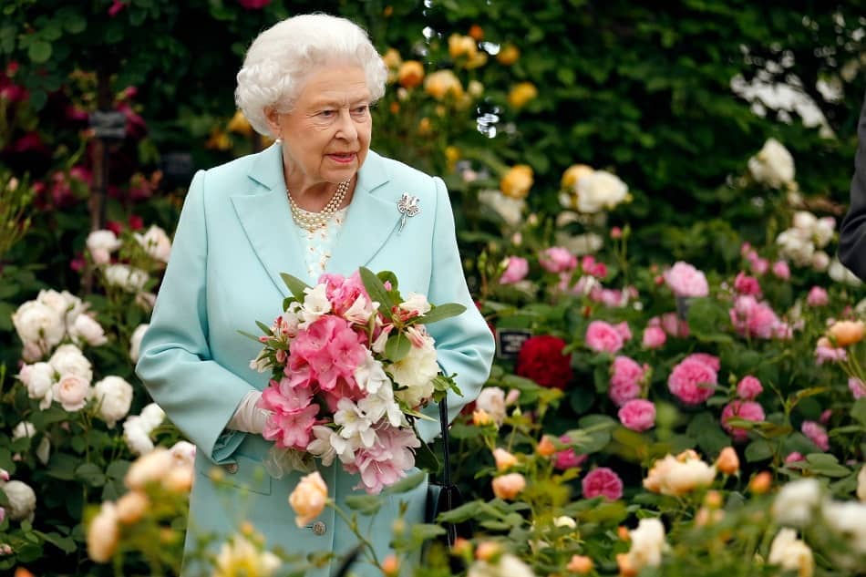 Die Queen 2006 bei der RHS Chelsea Flower Show in London. In Schottland besuchen wir ihre Residenz Holyrood Palace. (c) May 23, 2016.  RHS / Luke MacGregor